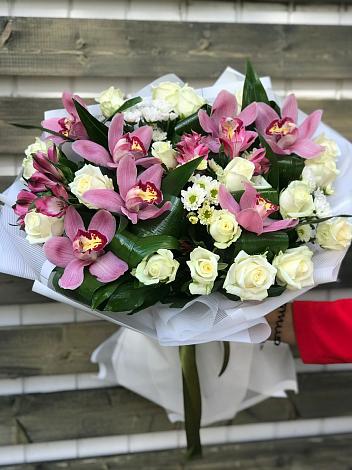 Букет цветов из: Розы и Хризантемы в Дедовичи