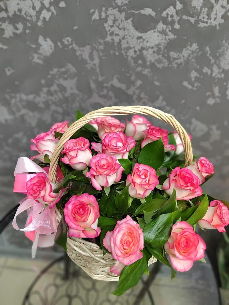 Цветочная композиция из Розы в корзине в Дедовичи