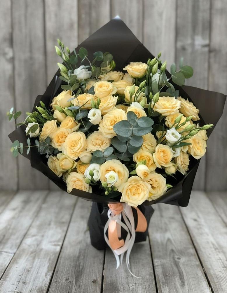 Букет цветов из: Розы и Лизиантусы в Дедовичи