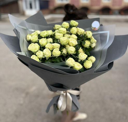 Букет Белые кустовые розы Солинеро в Дедовичи
