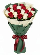 Букет Микс из красных и белых роз в Дедовичи
