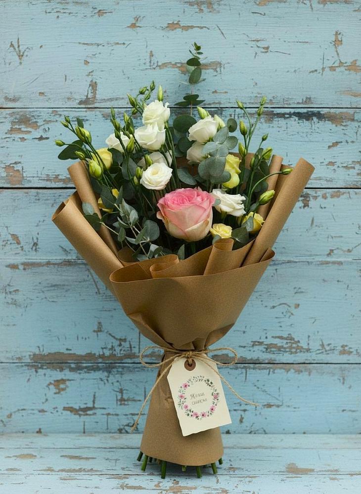 Букет цветов из: Розы и Лизиантусы в Дедовичи