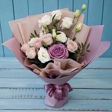 Букет цветов из:  Розы и Лизиантусы в Дедовичи