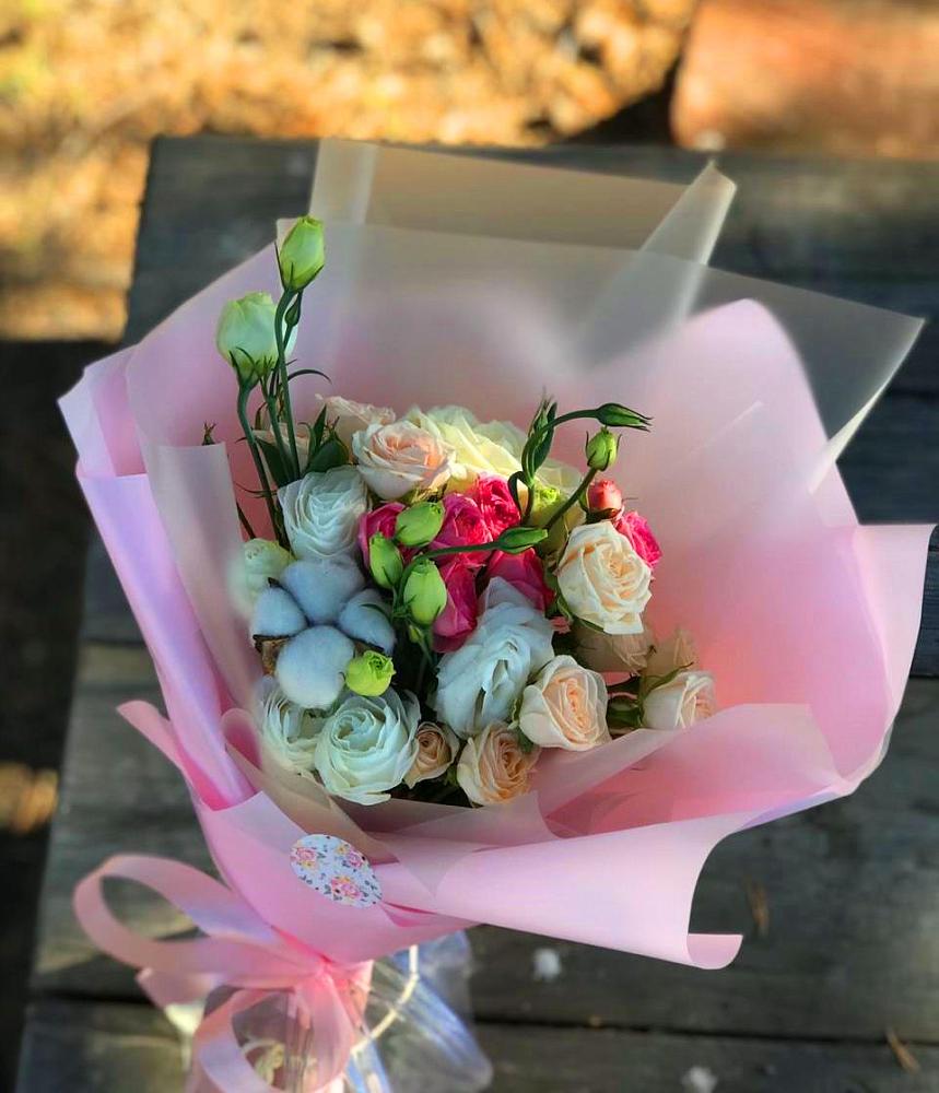 Букет цветов из: Розы и Лизиантусы в Дедовичи