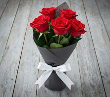 Букет 5 Красных роз Эдлесс Лав в Дедовичи