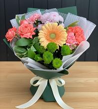 Букет цветов из:  Гвоздики, Розы, Герберы и Хризантемы в Дедовичи