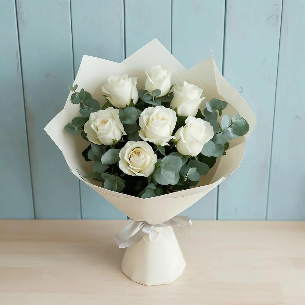 Букет Белые розы в Эвкалипте в Дедовичи
