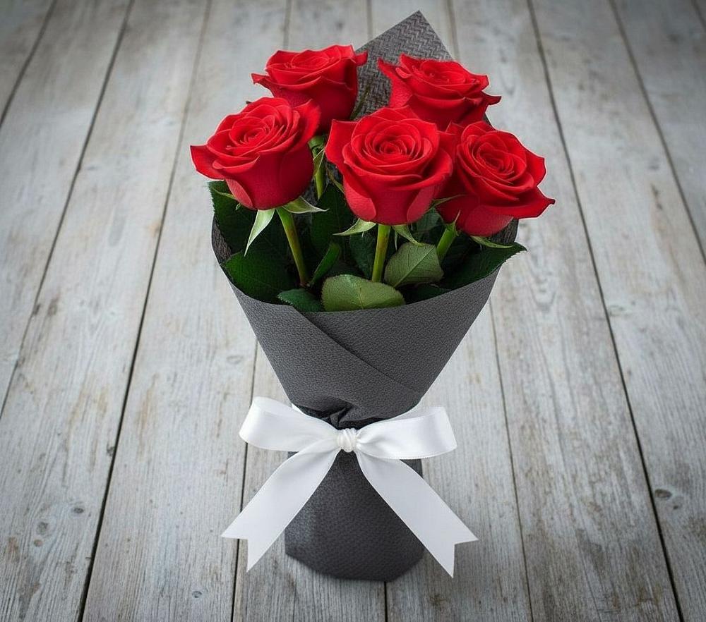 Букет 5 Красных роз Эдлесс Лав в Дедовичи