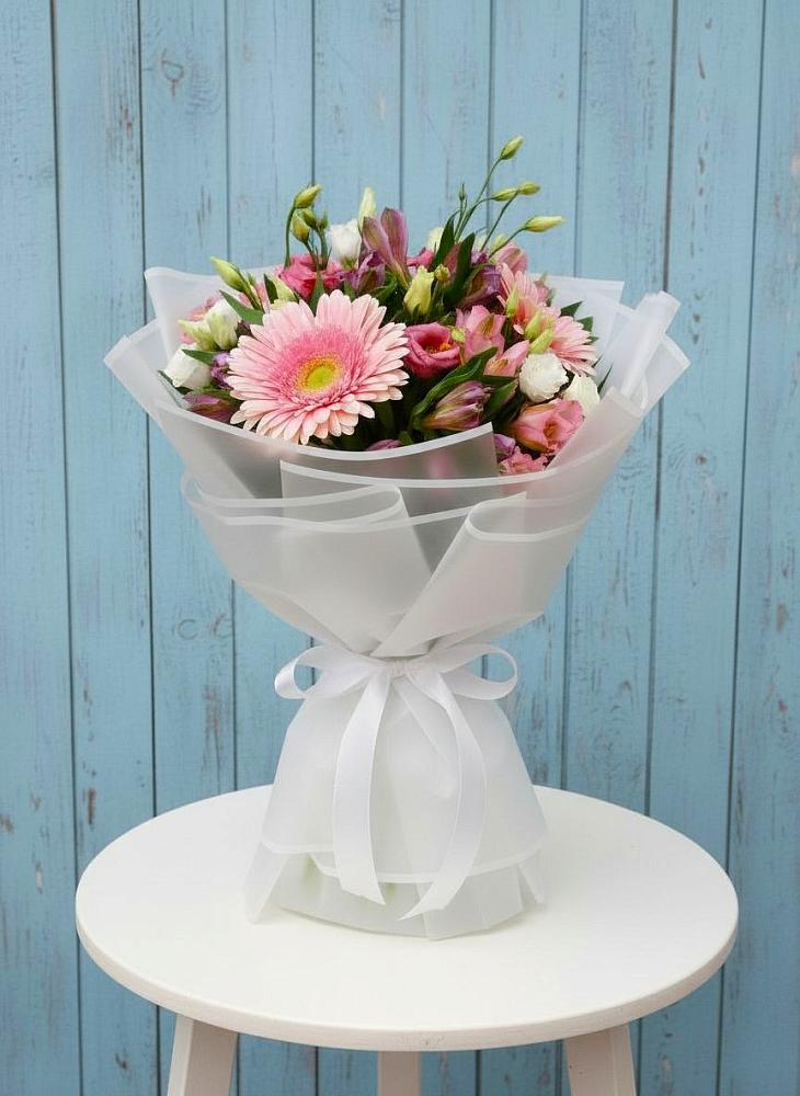 Букет цветов из: Герберы, Альстромерии и Лизиантусы в Дедовичи