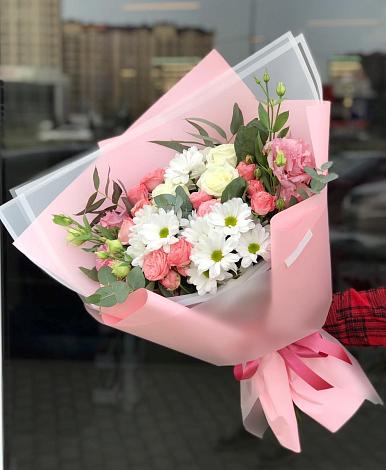 Букет цветов из: Розы, Лизиантусы и Хризантемы в Дедовичи